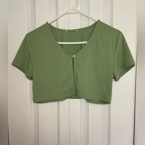 Green cropped tee